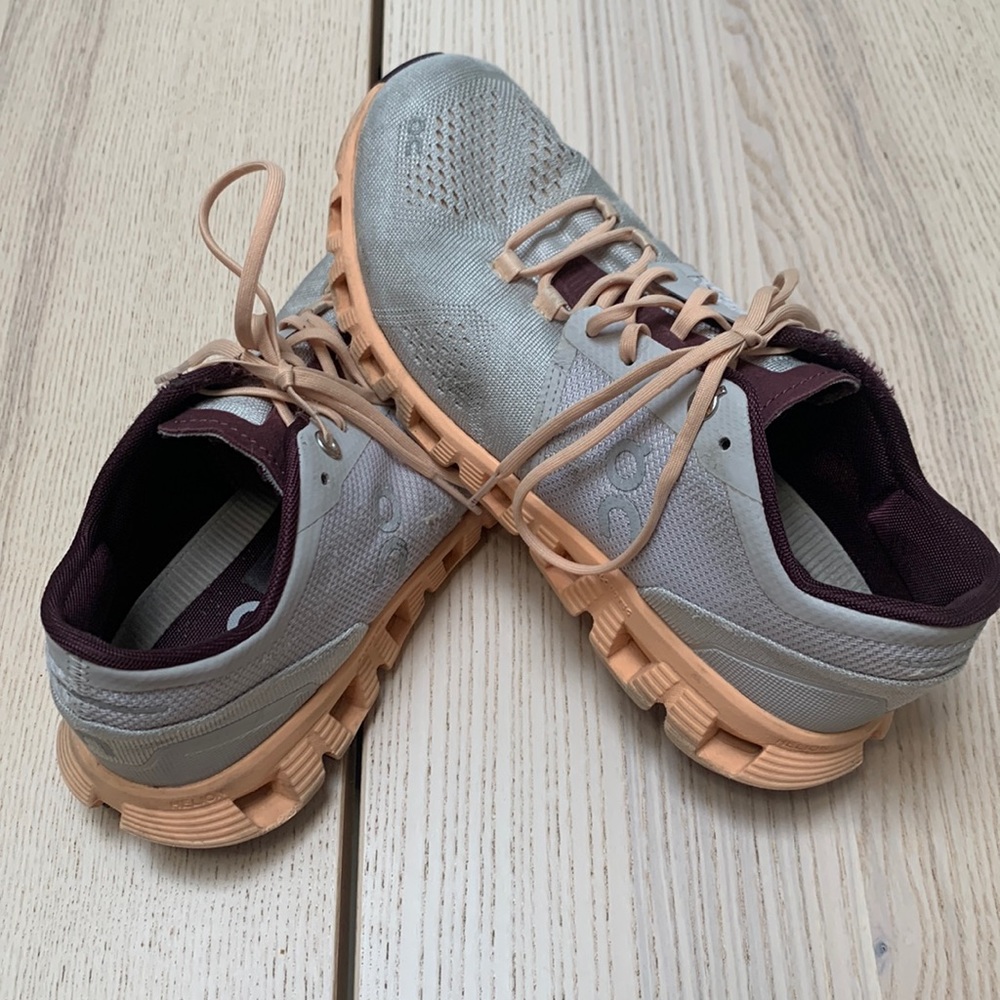 ON cloudswift running shoes -silver grey, peach & maroon color